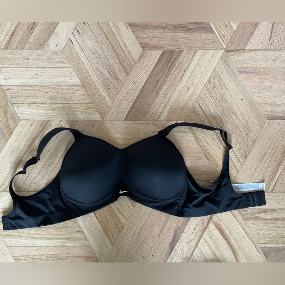 Nike women’s SPORTS bra